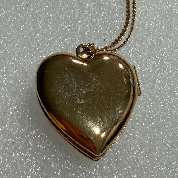 Vintage Large Gold Tone Double Locket Pendant on 28" Chain like new - Picture 6 of 6
